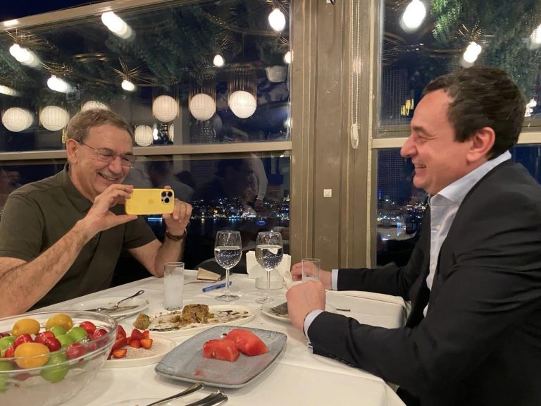 Kurti në Stamboll takohet me shkrimtarin e shquar  turk, Orhan Pamuk