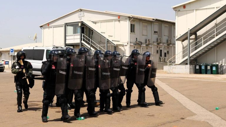 Pjesëtarët e KFOR-it trajnohen për kontrollin e trazirave