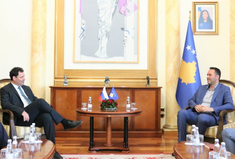 Kryetari Konjufca priti në takim të dërguarin slloven, Anžej Frangeš 