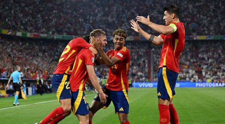 Spanja në finalen, Franca mposhtet në gjysmëfinale