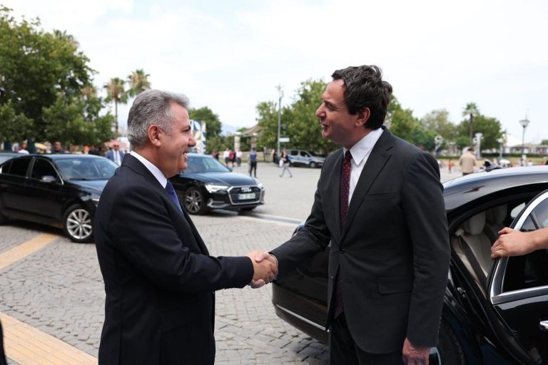 Kurti udhëton drejt Turqisë, në Izmir nesër takohet me diasporën shqiptare