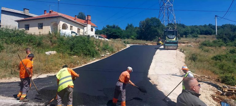 Përfundoi asfaltimi i rrugëve në fshatrat Zym dhe Karashëngjergj
