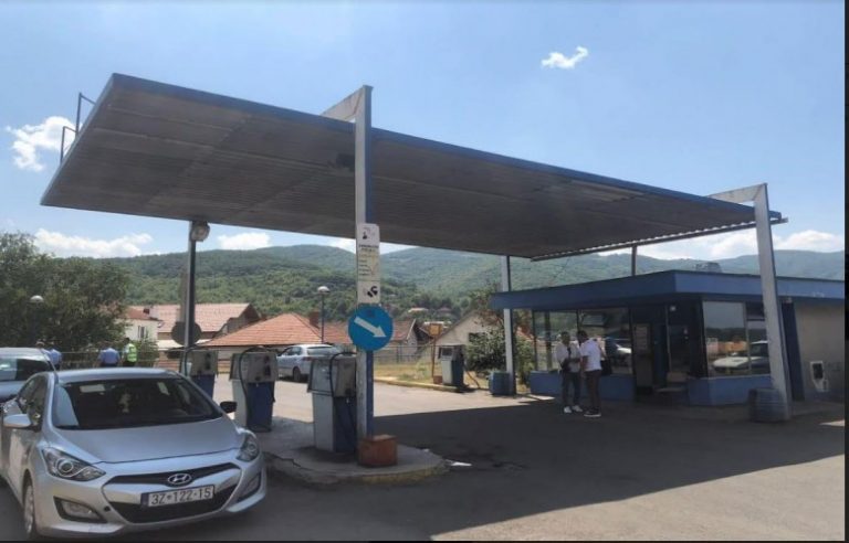 Mbyllen dy pika të derivateve në Zveçan dhe Leposaviq