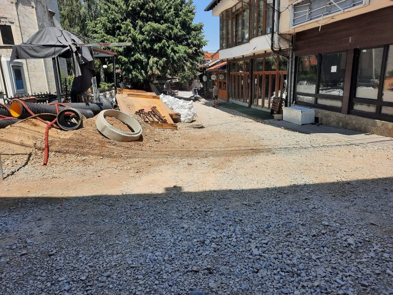 LDK në Prizren: Punët e papërfunduara dhe keqqeverisja e Prizrenit, detyrojnë shumë lokale të mbyllen