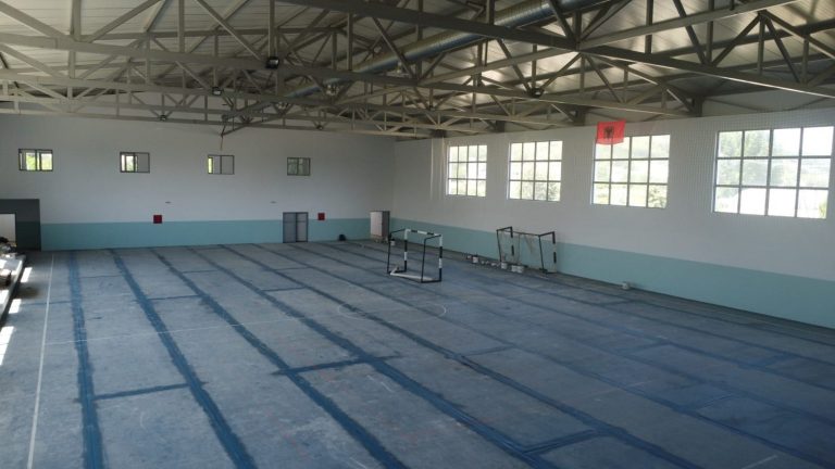 Qendra sportive në fshatin Medvec të Prizrenit është drejt përfundimit