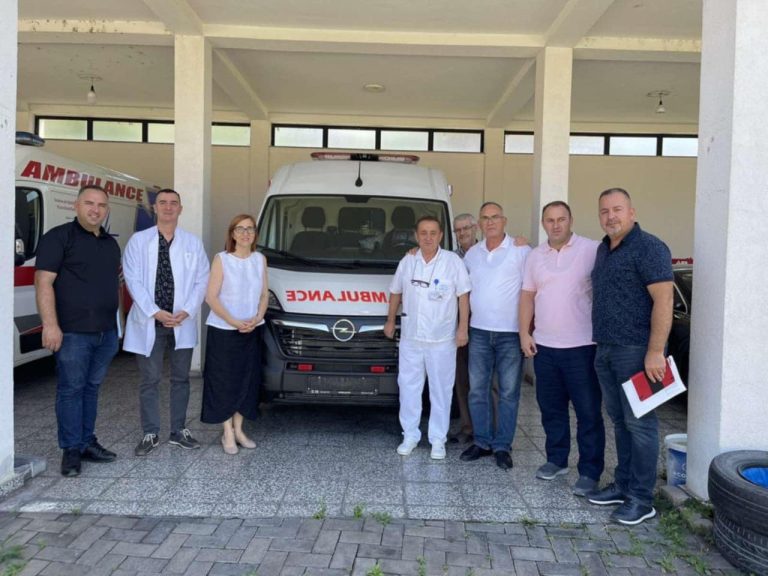 Spitali i Prizrenit pranon autoambulancën e dytë nga Ministria e Shëndetësisë