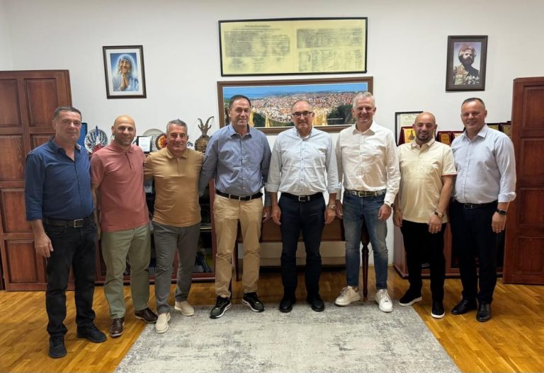 Totaj priti në takim gazetarin zviceran të sportit, Rainer Maria Salzgeber, diskutuan për zhvillimin e sportit në Prizren