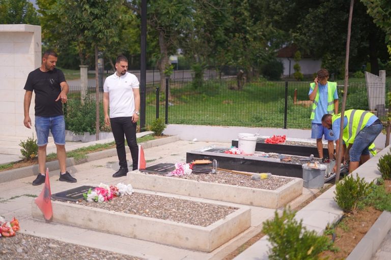 Punimet tek varrezat e martirëve në Krushë të Vogël pritet të përfundojnë së shpejti