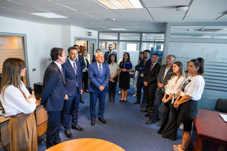 Kryeministri Kurti vizitoi Shërbimin Korrektues të Kosovës