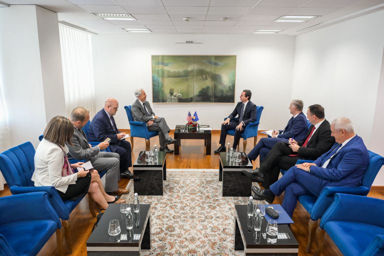 Kurti pas takimit me Burns: Duam t’i forcojmë e zgjerojmë edhe më tej marrëdhëniet me ShBA-në