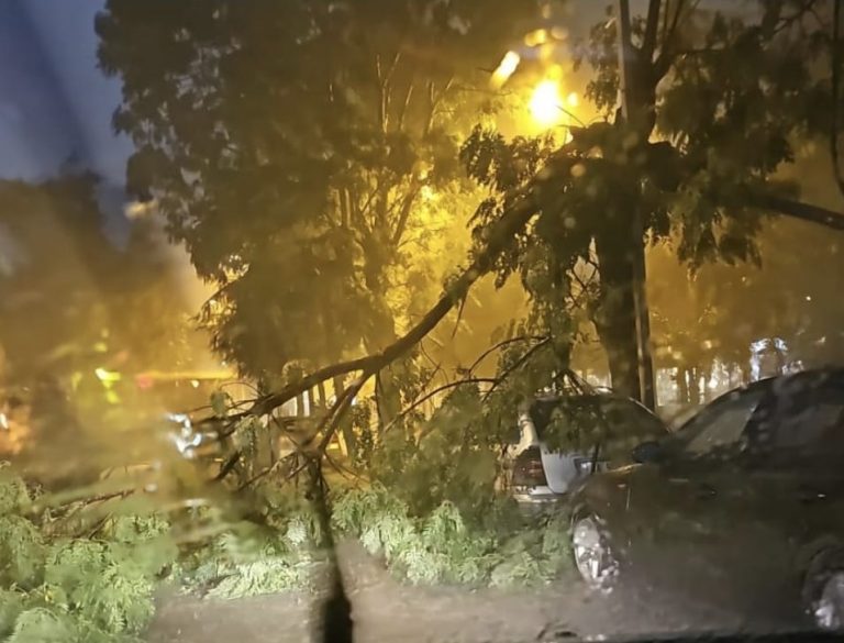 Shqipëria përfshihet nga stuhi breshëri