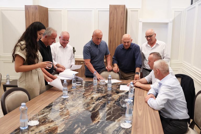 Haradinaj takon kryetarët e komunave që udhëhiqen nga AAK: Kanë vendosur standard në qeverisje
