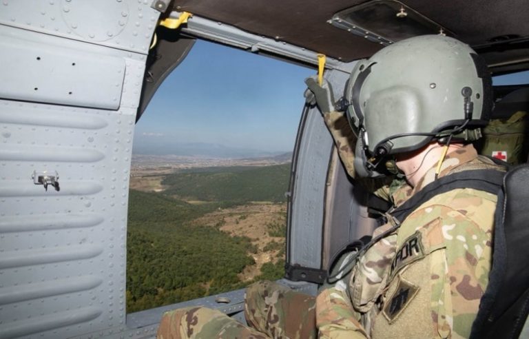 KFOR-i stërvitet me armë të vërteta, monitoron edhe vijën kufitare