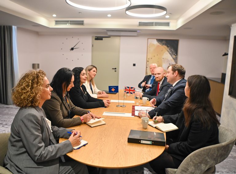 Osmani takohet me ministrin britanik: Aleanca me Mbretërinë e Bashkuar, jashtëzakonisht e rëndësishme për popullin tonë