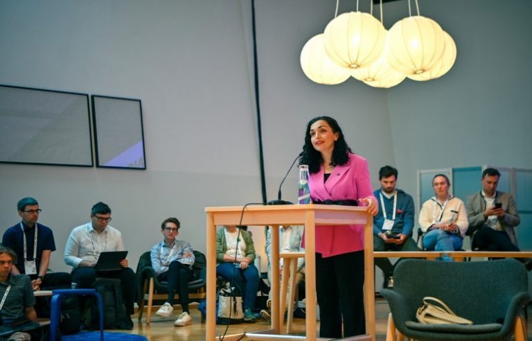 Osmani në Forumin Evropian të Alpbachut, diskuton për të ardhmen euroatlantike të Kosovës