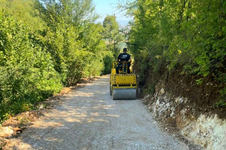 Projekti i DShP-së për ndërtimin e rrugëve dhe kanalizimit në fshatin Poslisht është në proces e sipër