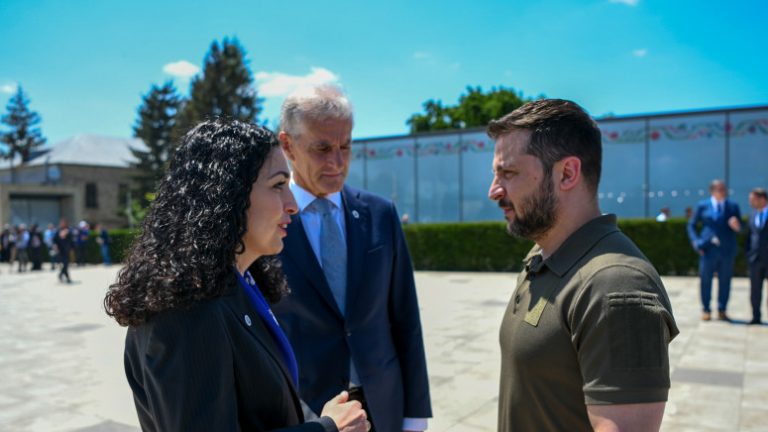 Osmani uron Ukrainën për Ditën e Pavarësisë: Kosova është me ju, i keni treguar botës rezistencë të jashtëzakonshme