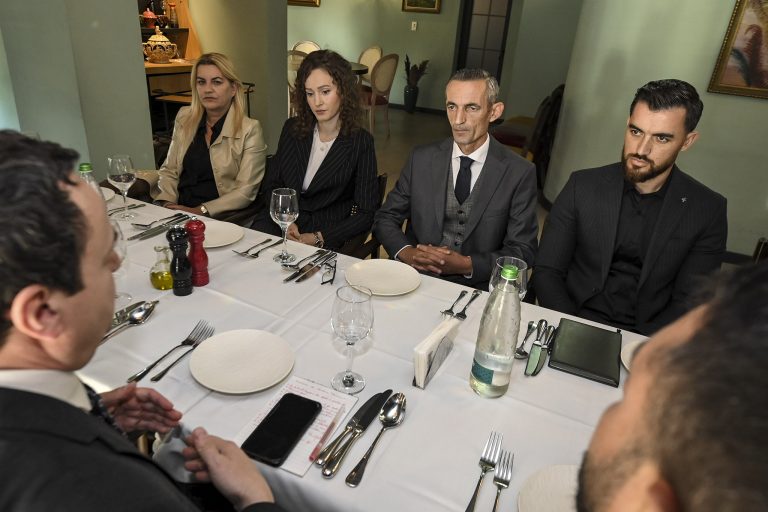 Kryeministri Kurti priti në takim kryetarin e komunës së Zveçanit dhe drejtorët komunalë