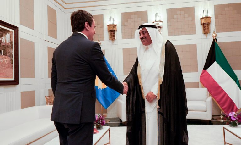 Kurti i ftoi kompanitë kuvajtiane që të vijnë të investojnë në Kosovë