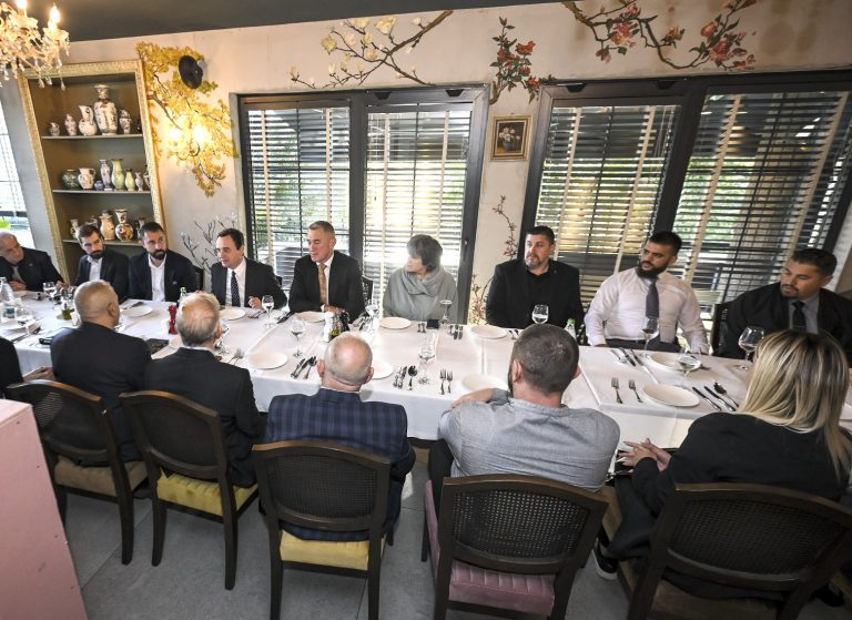 Kryeministri Kurti takoi kryetarin e Zubin Potokut dhe drejtues të drejtorive të kësaj komune