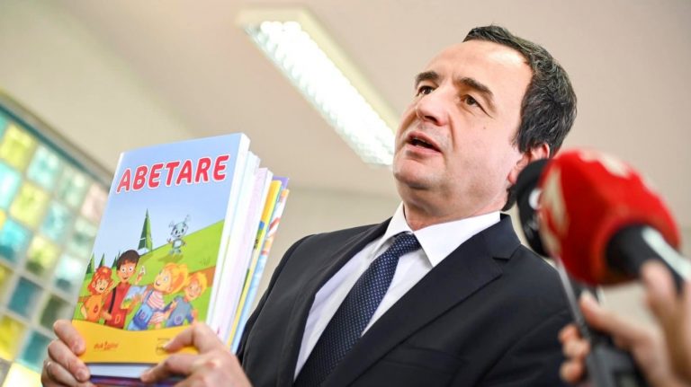Kryeministri Kurti uron nxënësit, MASHTI u kujdes që ky vit i ri shkollor të fillojë mbarë