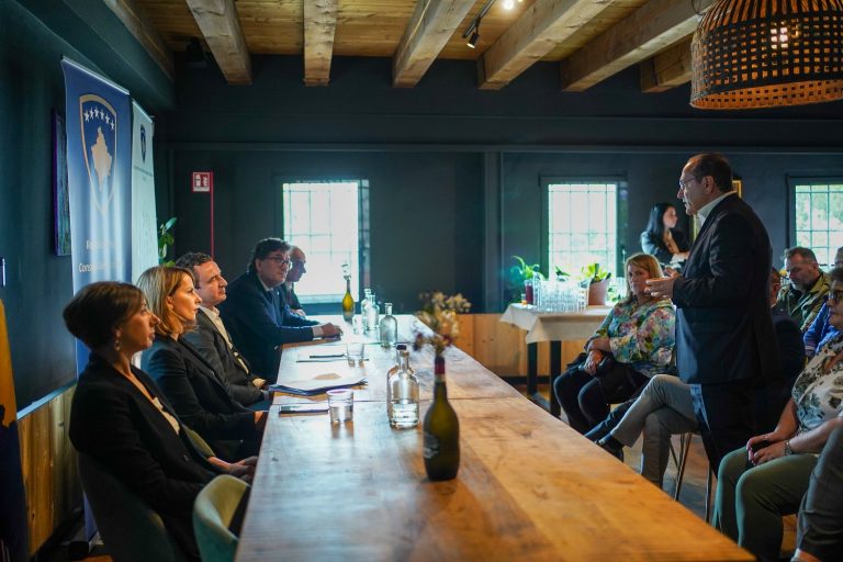 Kryeministri Kurti takoi përfaqësues të shoqatave të diasporës në Venecia të Italisë