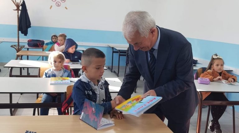 Kryetari i Dragashit njofton se janë bërë përgatitjet për vitin e ri shkollor, edhe sivjet transport pa pagesë për nxënësit