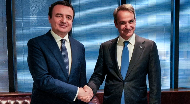 Kurti takohet me homologun grek: Marrëdhëniet Kosovë-Greqi janë përmirësuar ndjeshëm viteve të fundit