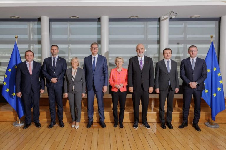 Kurti mori pjesë në drekën e punës me liderët e Ballkanit Perëndimor në Bruksel, theksoi anëtarësimin e Kosovës në KE