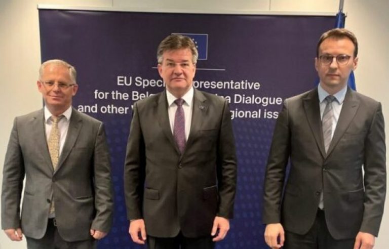 Kryenegociatorët kanë zhvilluar takime të ndara me Lajçakun