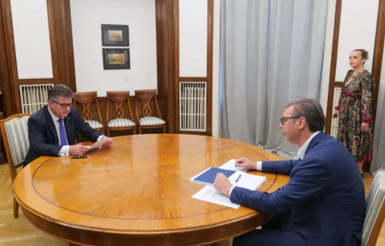 Lajçak: Vuçiq u ankua për gjendjen e serbëve në Kosovë, zgjidhja në dialog