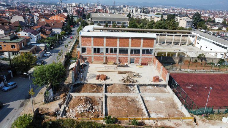 Vazhdojnë punimet për ndërtimin e Sallës Multifunksionale Sportive në Prizren