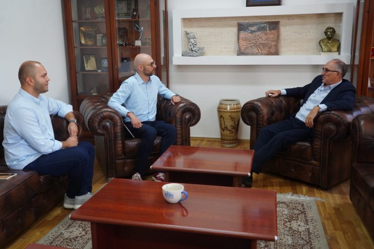 Totaj takoi përfaqësues nga Departamenti i Shtetit të ShBA-së, diskutuan për projektin mbështetës për sipërmarrësit e rinj