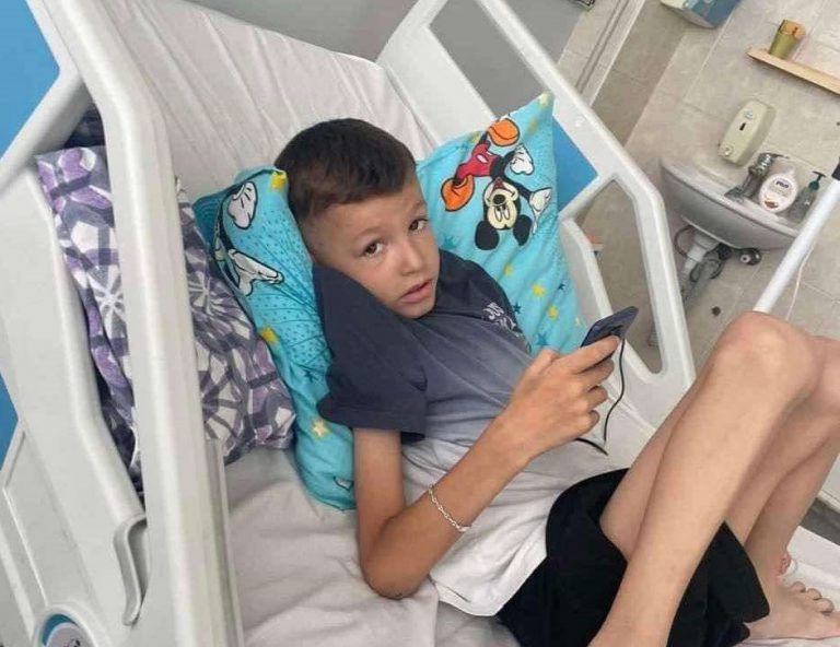 LAJM I MIRË: Mblidhen në afat rekord të hollat për trajtimin e vogëlushit 9 vjeçar, Uvejs Fetahu