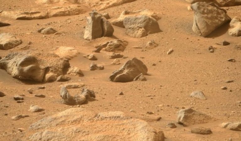NASA ka fotografuar një shkëmb të pazakontë në formën e një fytyre njeriu në Mars