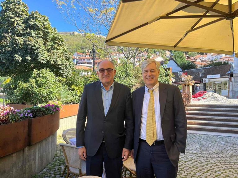 Totaj takon Presidentin e “Democracy International”, Eric Bjornlund