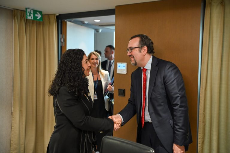 Emisari i ri i SHBA-së sot në Kosovë, do të takojë Osmanin e Kurtin