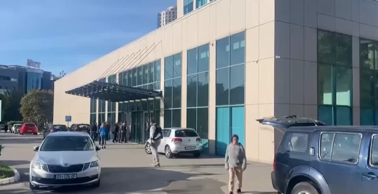 Policia zbarkon në Ministrinë e Infrastrukturës, raportohet për bastisje