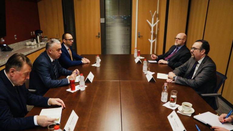 Kasanof dhe Hovenier takojnë përfaqësuesit e Listës Serbe, insistohet për respektimin e marrëveshjes së Brukselit