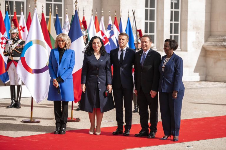 Osmani pritet nga Macron në Samitin e krerëve të shteteve të Frankofonisë në Francë