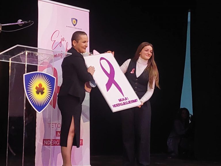 Me moton “Mos hezito”, komuna e Suharekës mban aktivitet në kuadër të muajit rozë