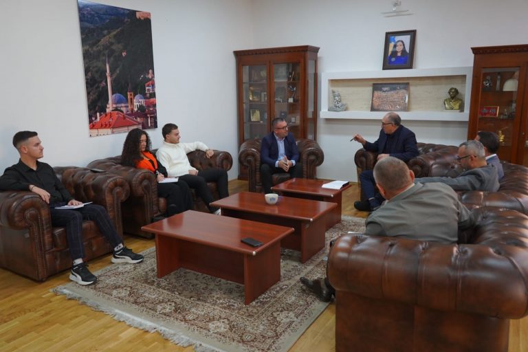 Vazhdon bashkëpunimi mes Komunës së Prizrenit dhe rrjetit të OJQ-ve “AVONET”