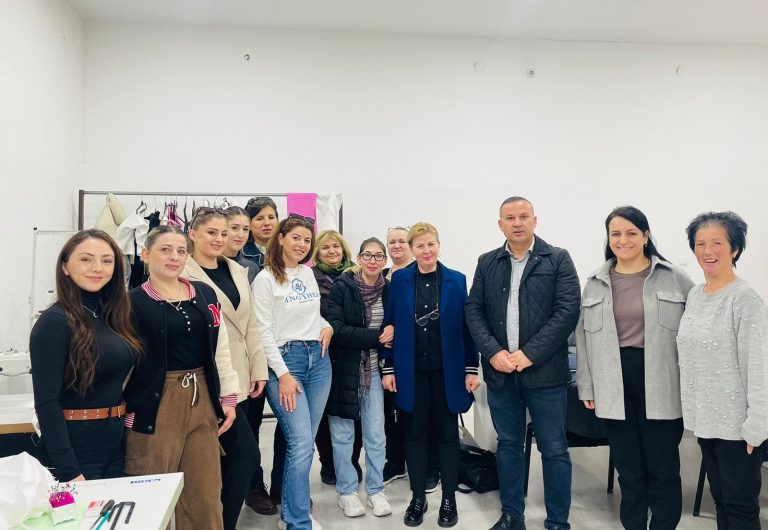 Drejtori Ramadan Tarashaj vizitoi Qendrën e kurseve për aftësim profesional KOMEK