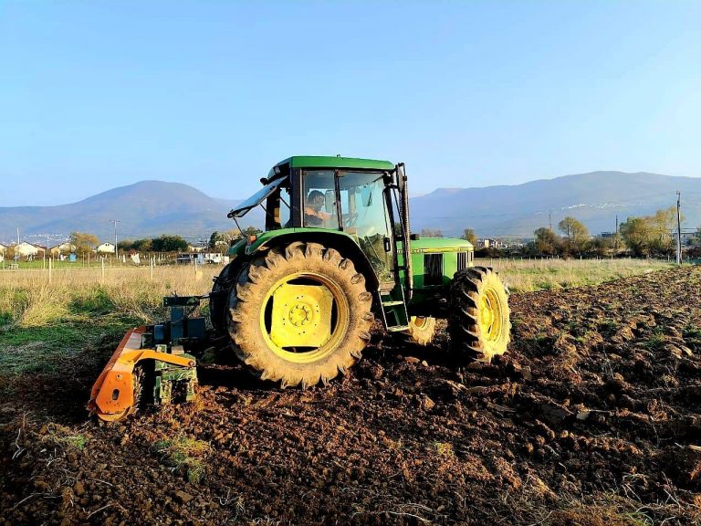 Drejtoria e Bujqësisë në Prizren mbështet 17 fermerë me plantacione të arrave
