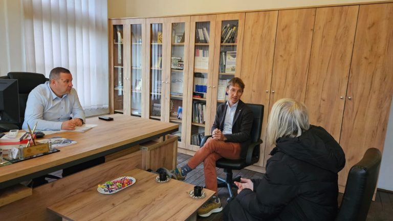 Drejtori Ramadan Tarashaj takohet me drejtorin e organizatës joqeveritare që vepronë në 20 shtete të botës