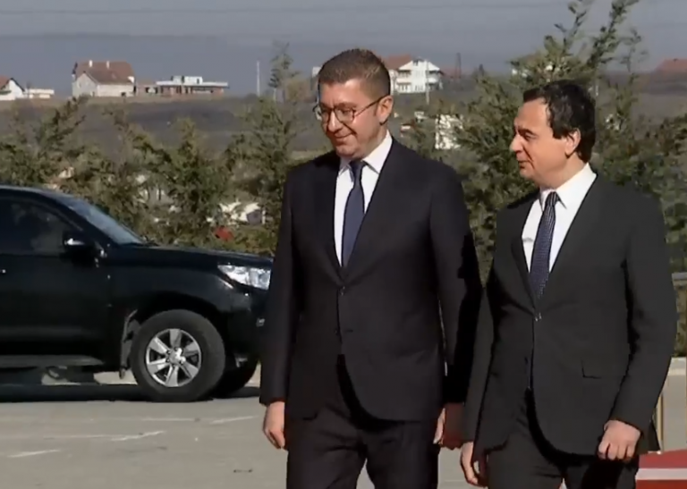 Mbledhja e përbashkët, Kurti pret me ceremoni zyrtare delegacionin maqedonas