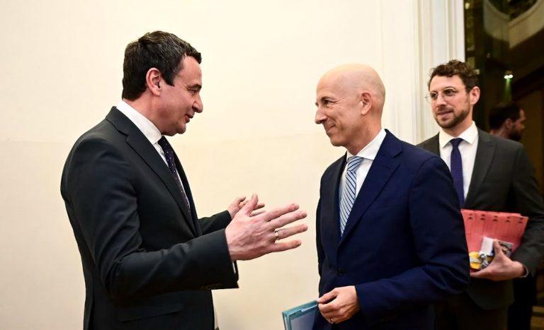 Kurti takohet me Kocher, flasin për rrugën e anëtarësimit të Kosovës në Bashkimin Evropian