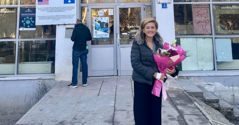 Kusari – Lila diagnostikohet me kancer të gjirit, i nënshtrohet operacionit