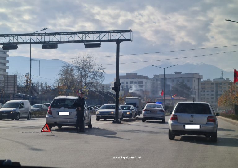 Aksident trafiku tek rrethrrotullimi në rrugën ” William Walker”