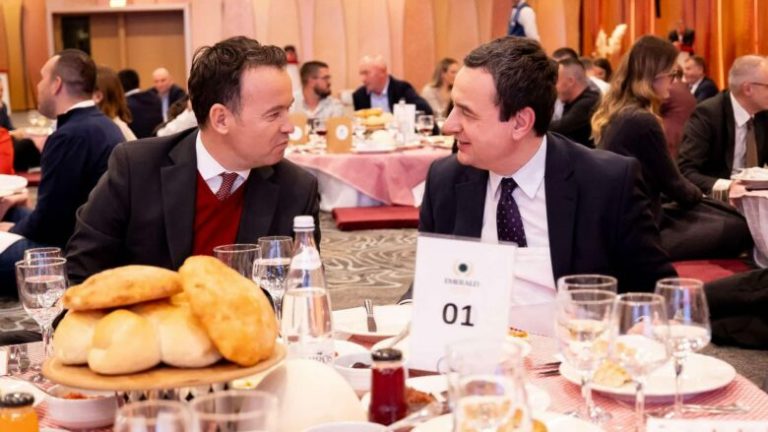 Pse Osmani nuk mori pjesë në Darkën e Lamës të organizuar nga Peci – flasin nga Presidenca